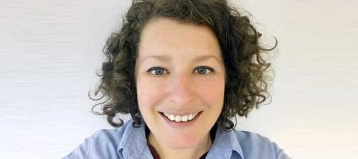 headshot of Lisa Holmes